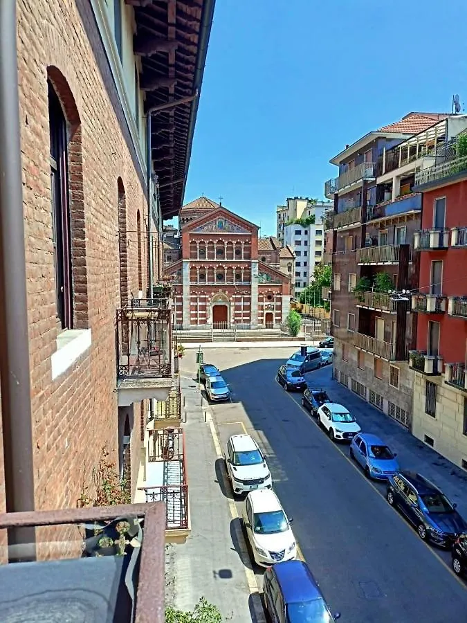 Charming Design Apartment Into Navigli District Mailand