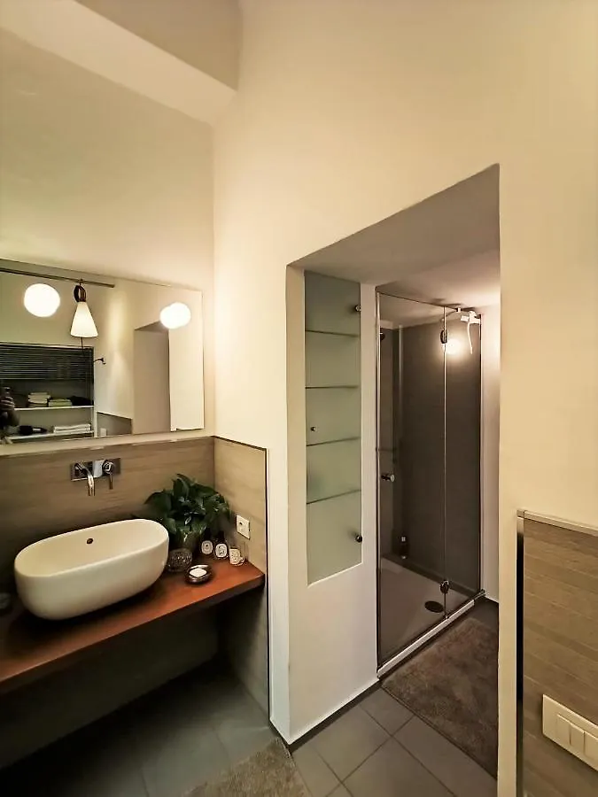 Charming Design Apartment Into Navigli District Mailand
