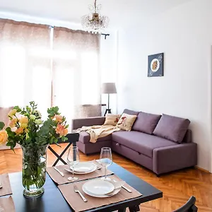 stunning-design-apartment.praguehotelsweb.com/