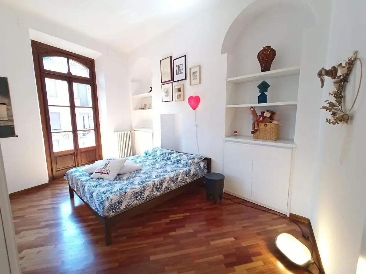 Charming Design Apartment Into Navigli District Milan