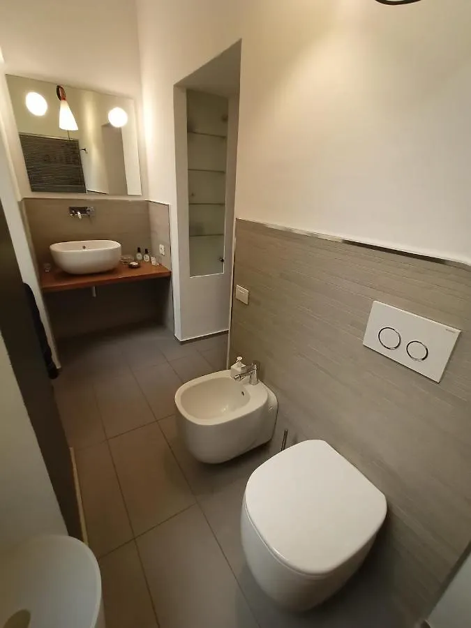 Charming Design Apartment Into Navigli District Милан
