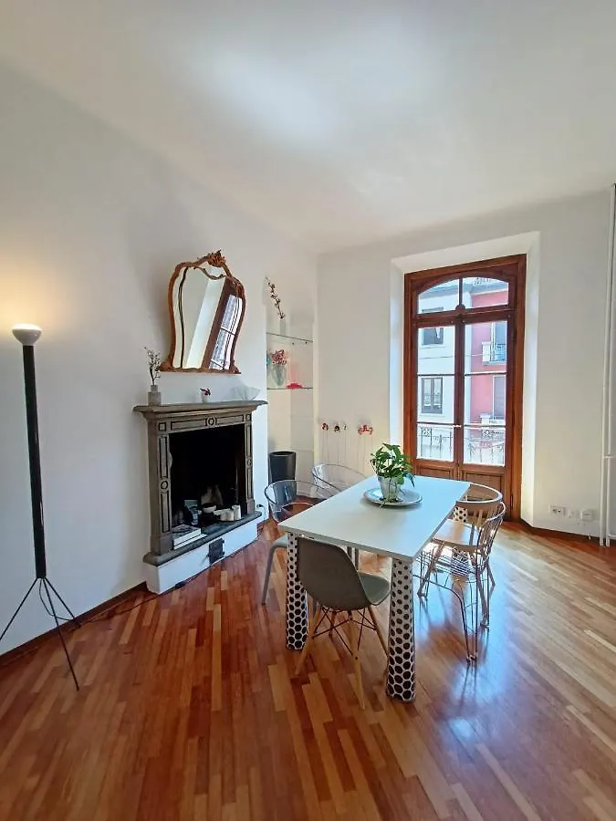 Charming Design Apartment Into Navigli District Милан